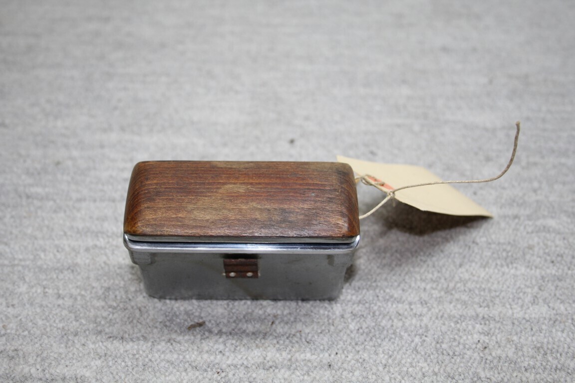 Asbak met deksel van hout