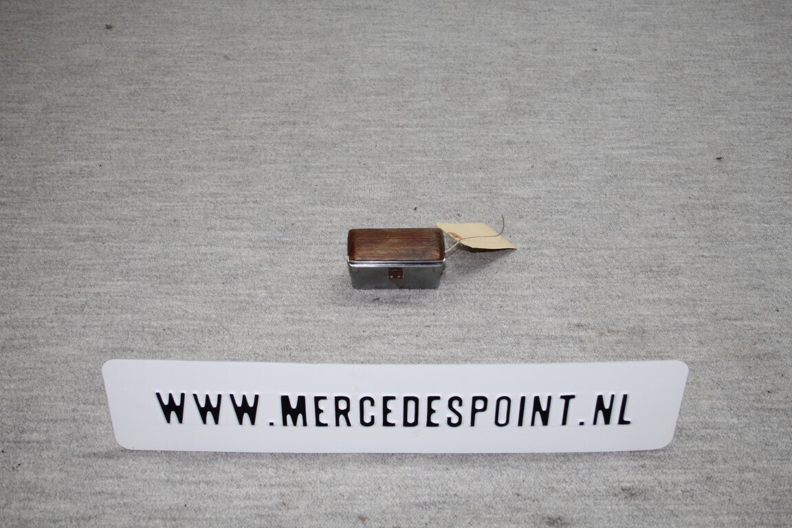 Asbak met deksel van hout