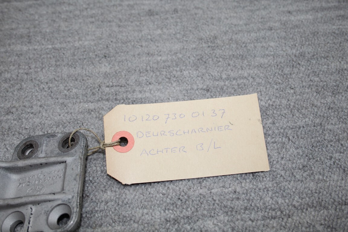 Deurscharnier achterdeur links boven