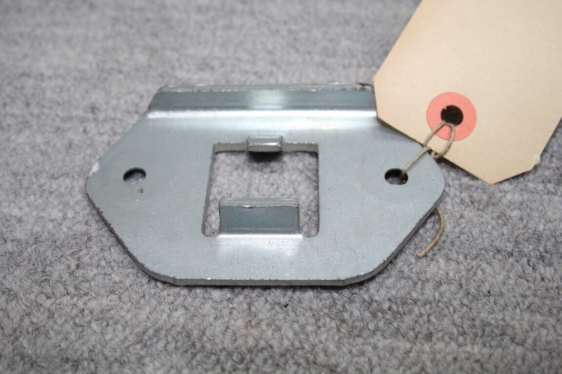 Sluitplaat kofferbak W 110