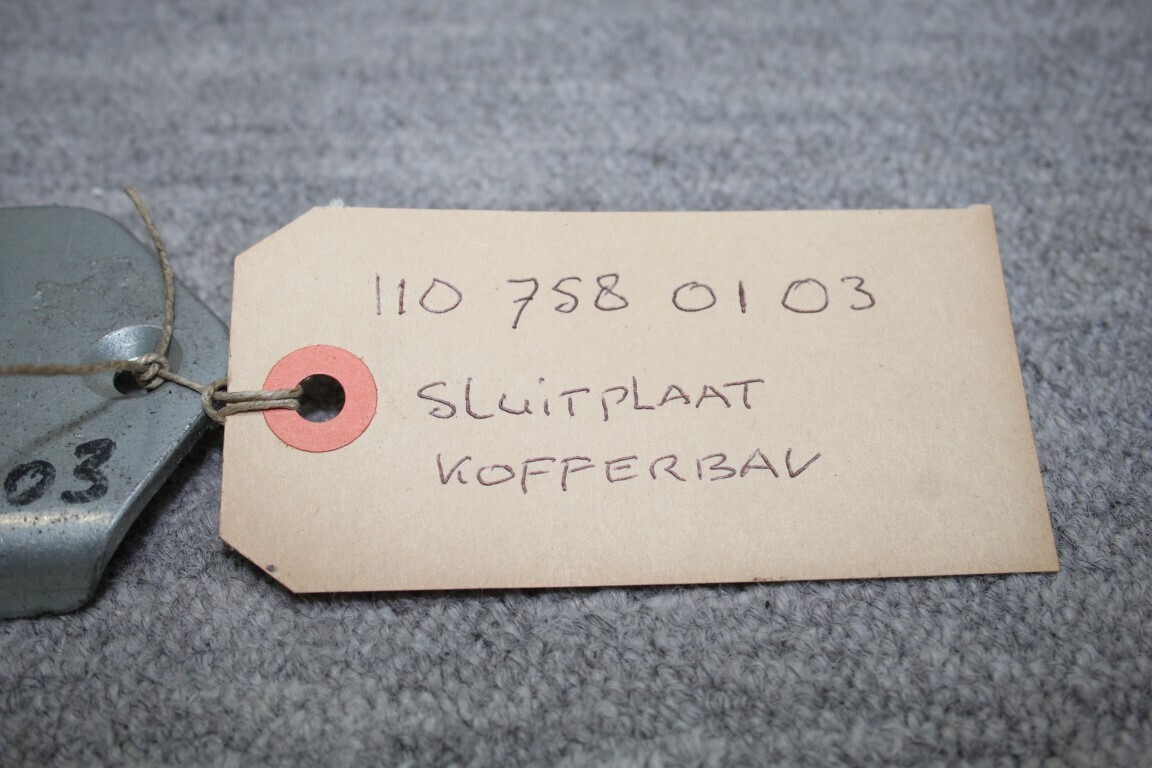 Sluitplaat kofferbak W 110