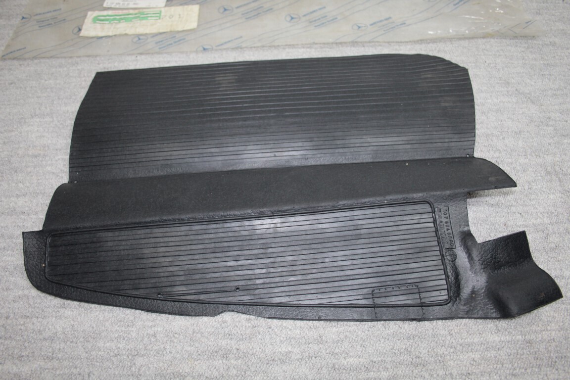 Rubber mat voor in de kofferbak rechts