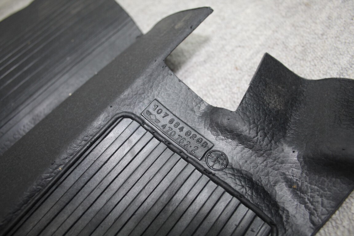 Rubber mat voor in de kofferbak rechts