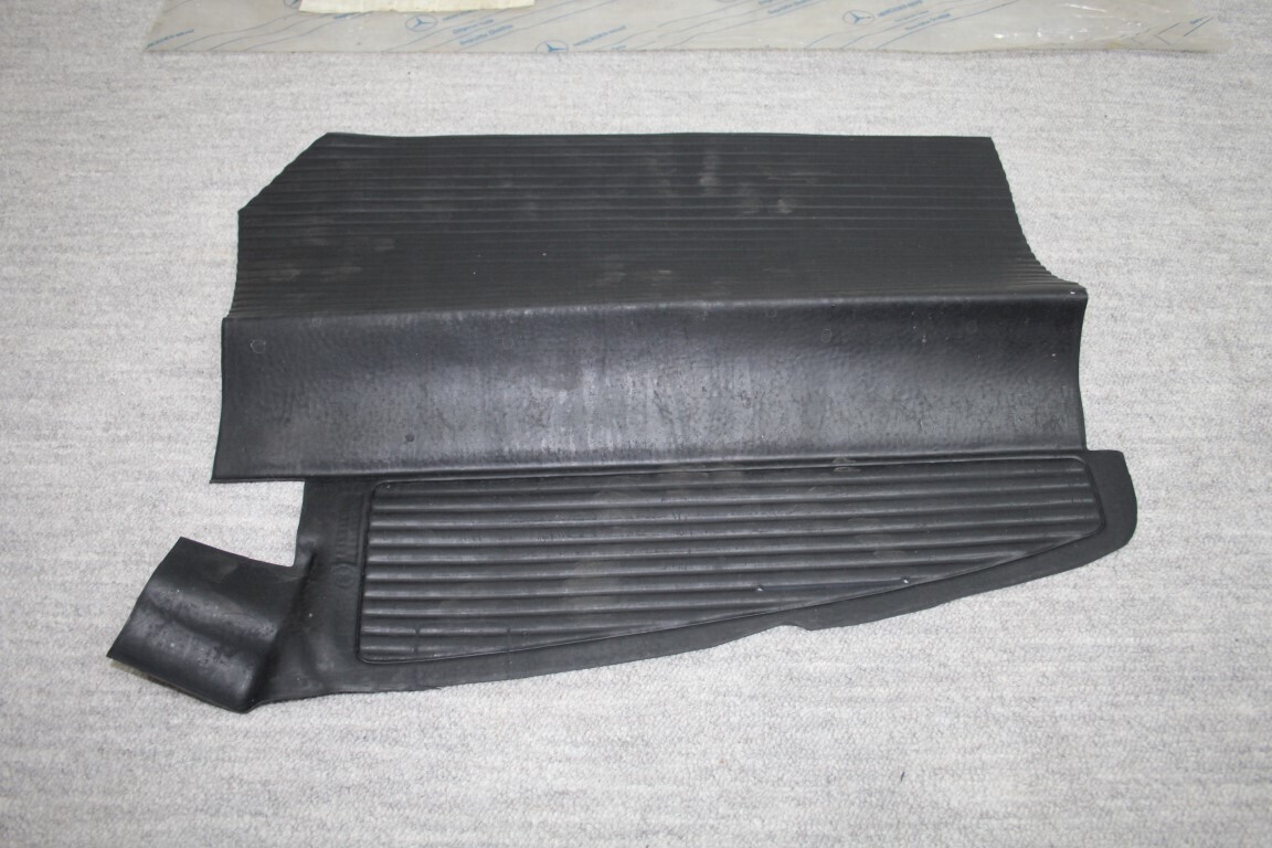 Rubber mat voor in de kofferbak rechts