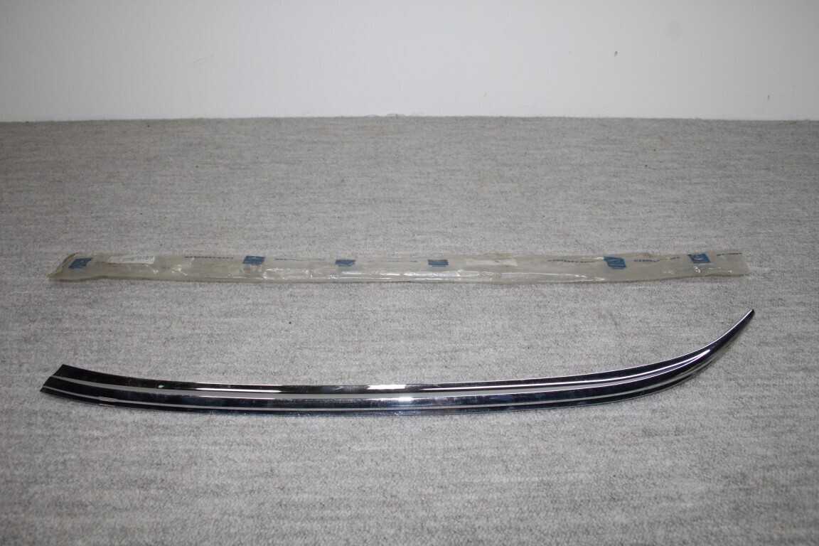 Chromestrip C zuil links Chromestrip C zuil links