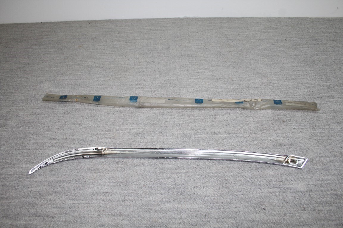 Chrome strip C zuil rechts