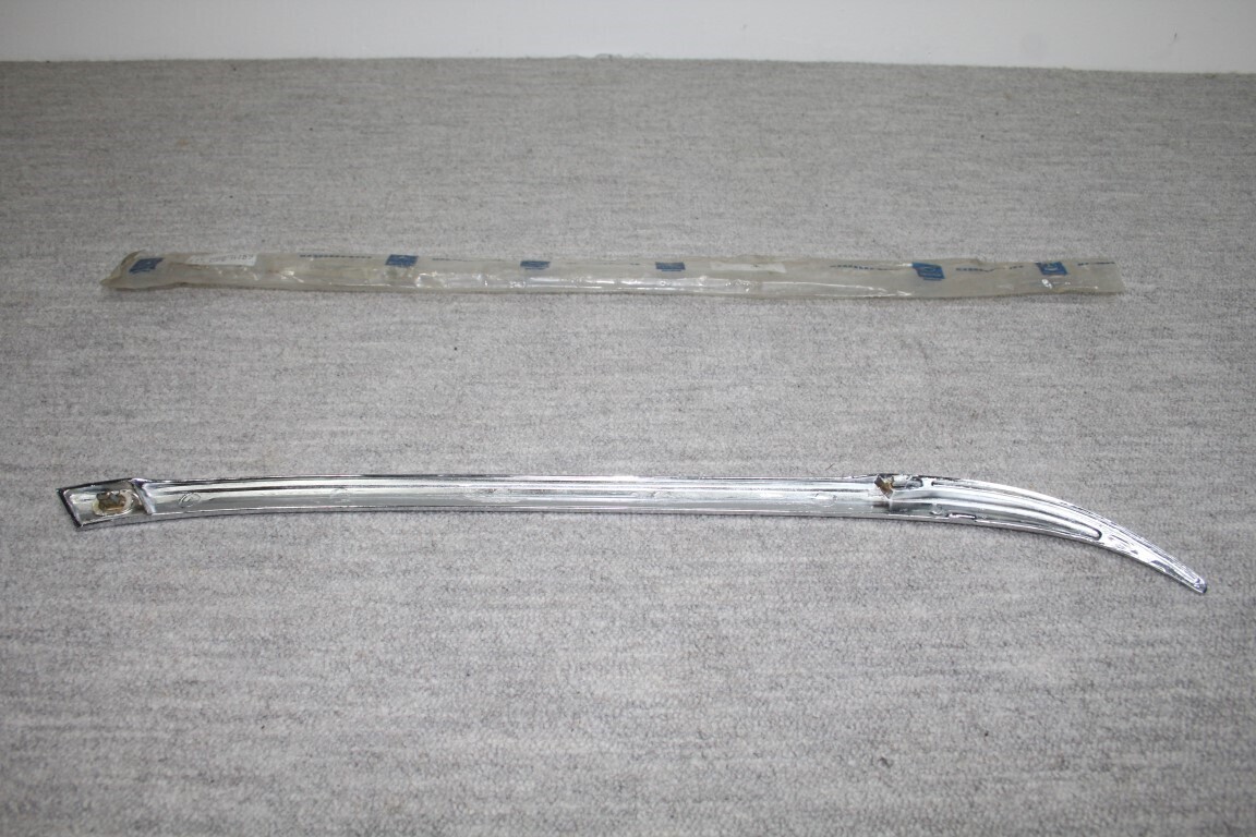 Chromestrip C zuil links Chromestrip C zuil links