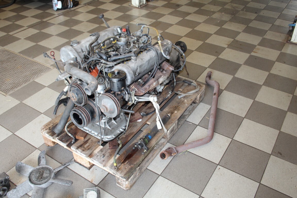 W 111 Flachkuhler Coupe / Cabriolet motor