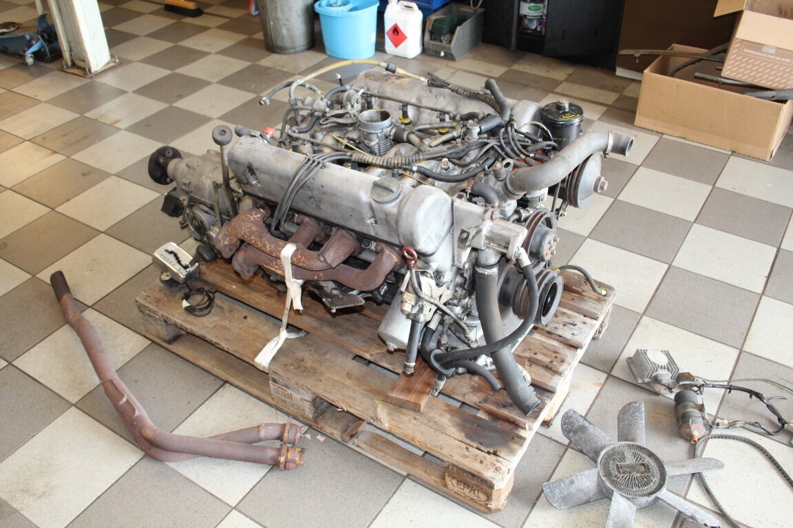 W 111 Flachkuhler Coupe / Cabriolet motor