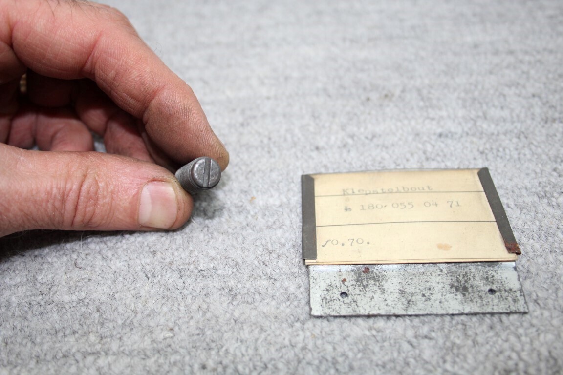 Klepstelbout uitlaat klep