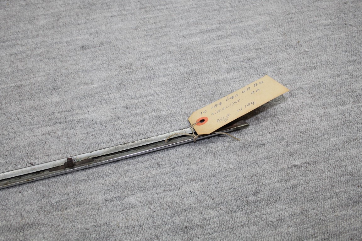 Sierlijst rechts achter op scherm