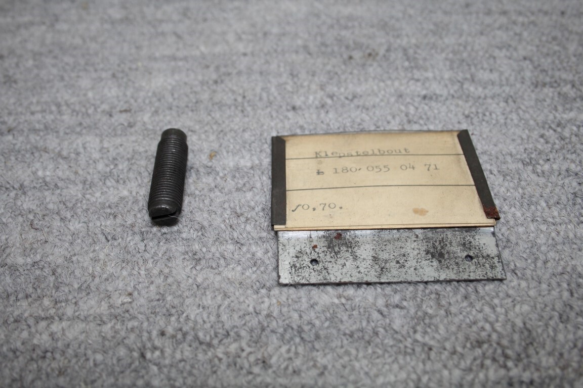 Klepstelbout uitlaat klep