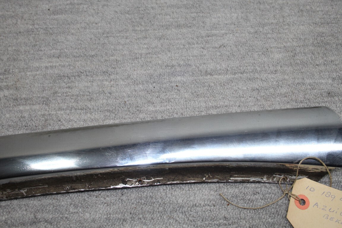 A zuil chrome lijst links