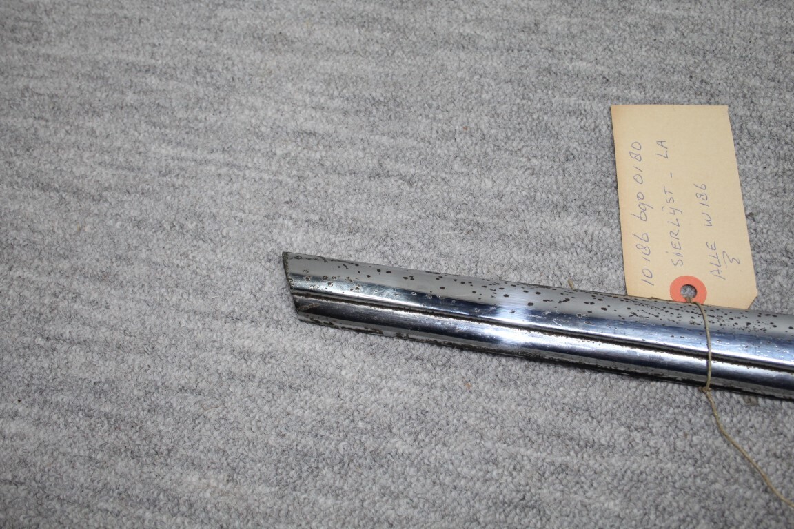 Sierlijst links achter op scherm Sierlijst links achter op scherm