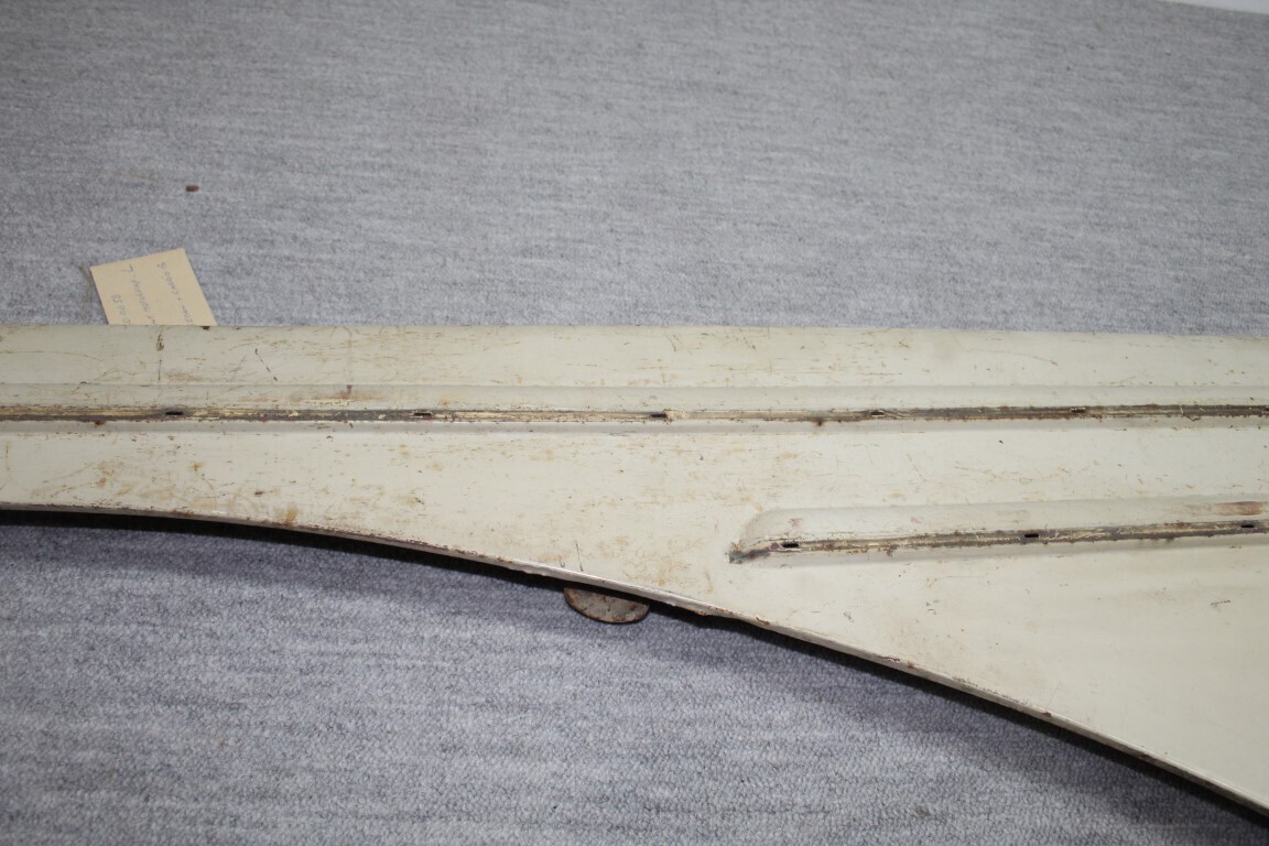 Zijkant motorkap links  W 187