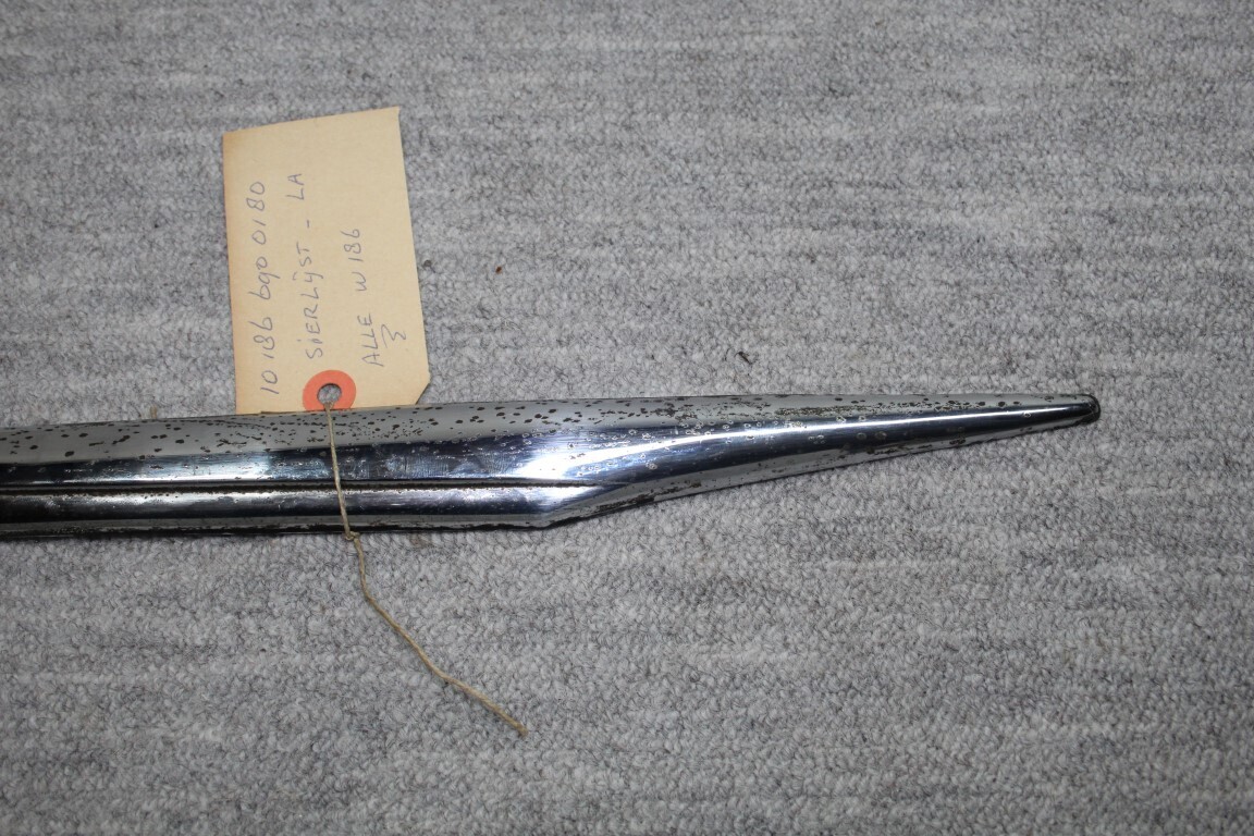 Sierlijst links achter op scherm Sierlijst links achter op scherm