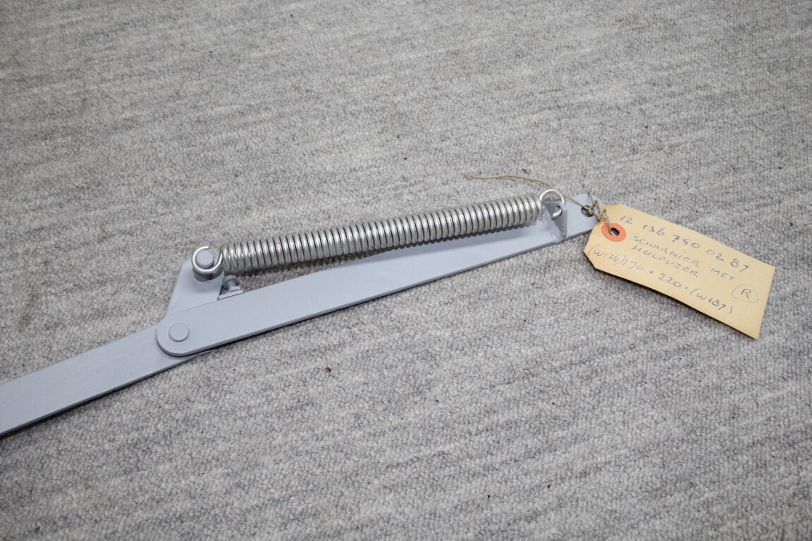 Kofferbak scharnier met nieuwe veer rechts