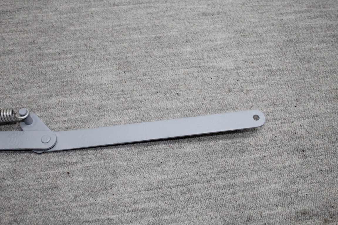 Kofferbakscharnier met nieuwe veer links