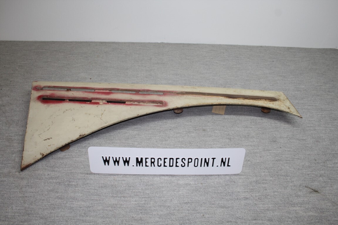 Zijkant motorkap rechts  W 187