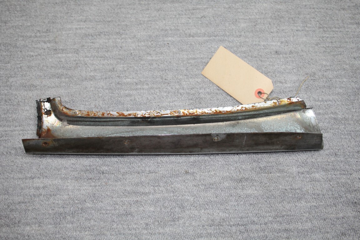 A zuil chrome lijst links