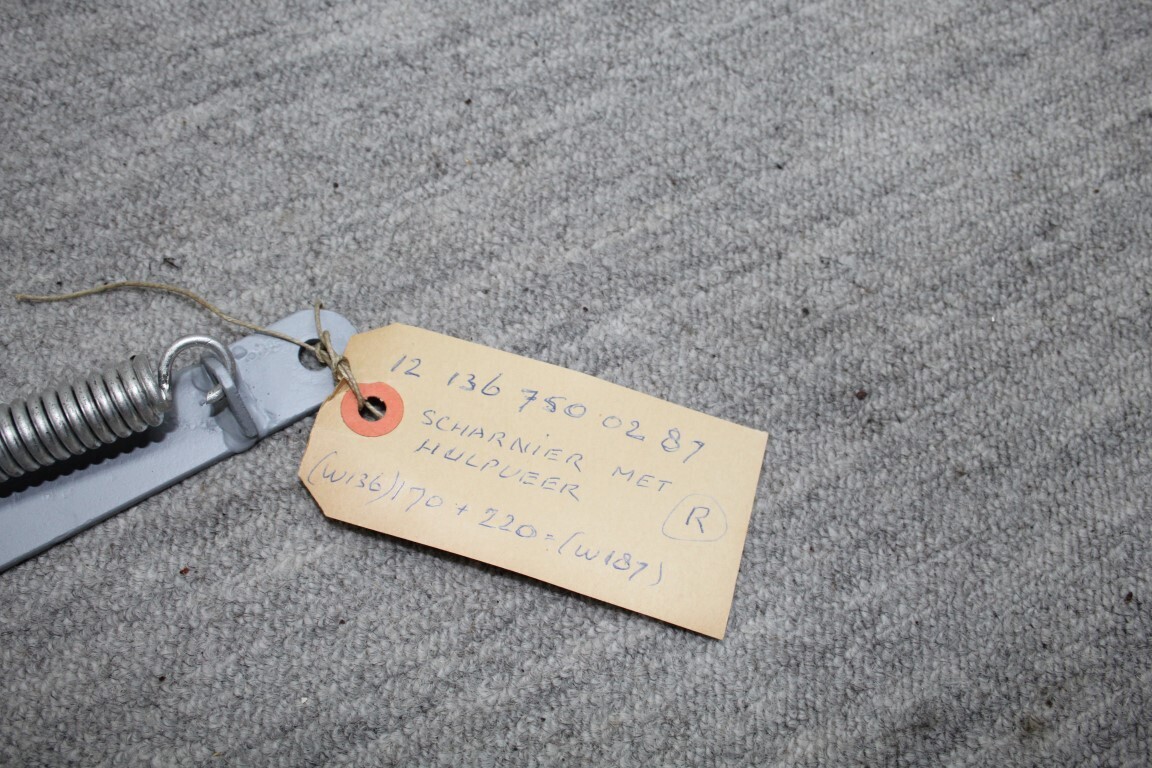 Kofferbak scharnier met nieuwe veer rechts