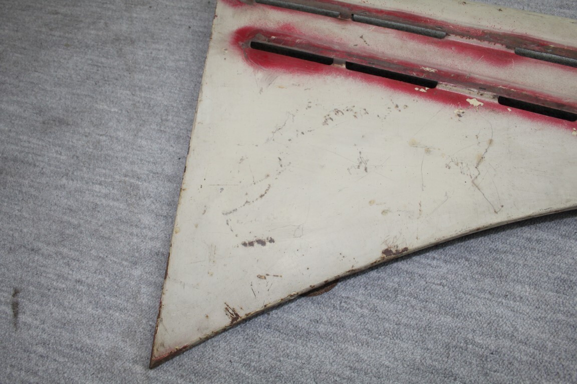 Zijkant motorkap rechts  W 187