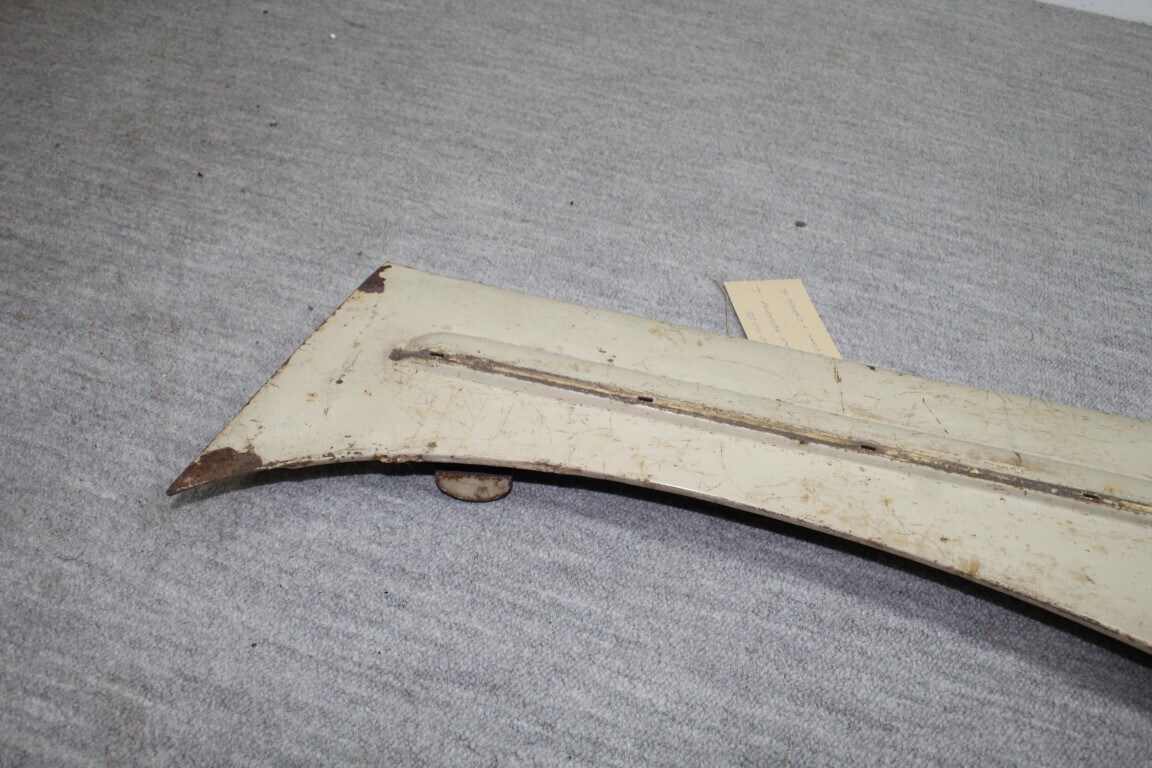 Zijkant motorkap links  W 187