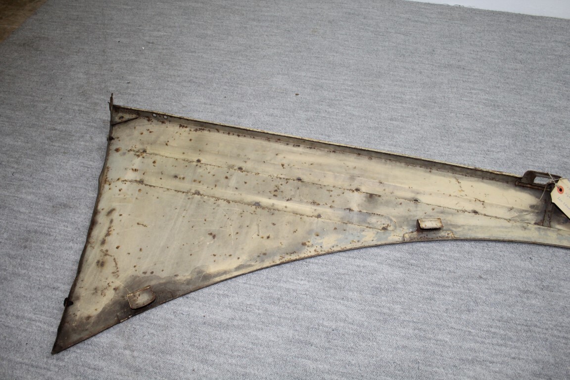 Zijkant motorkap links  W 187