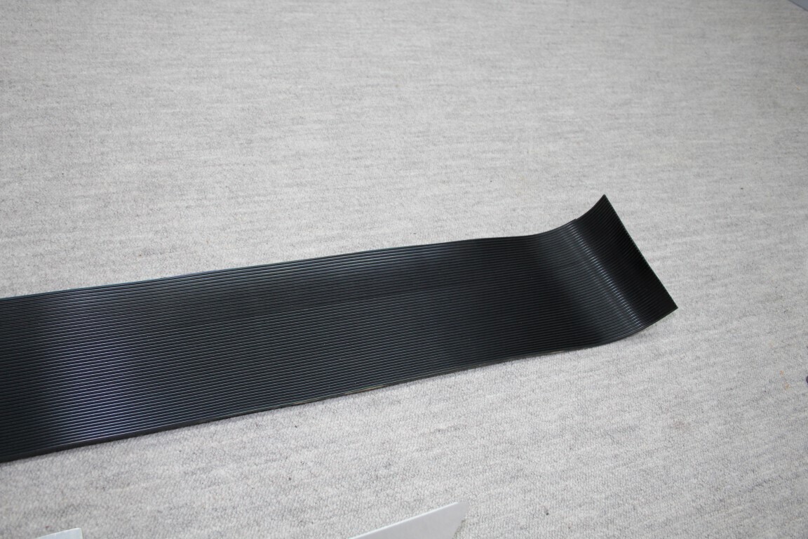 Treeplank rubber voor de instapdorpel  R 113