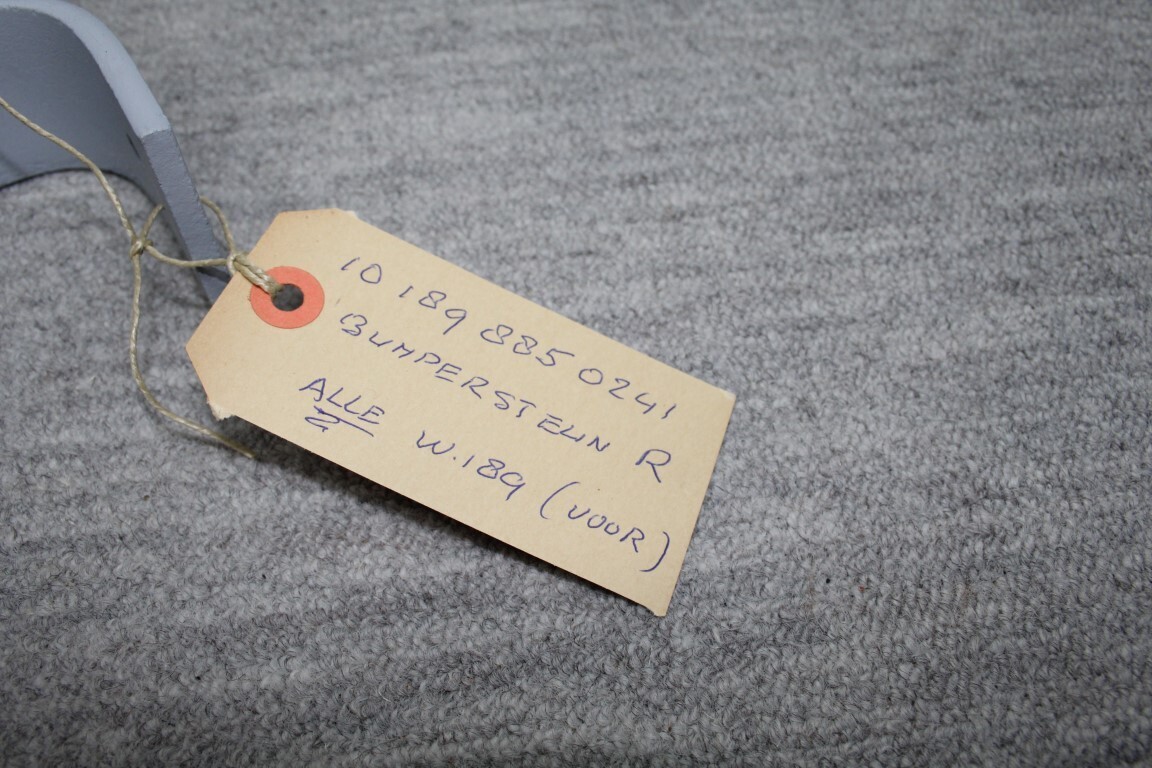 Bumper steun rechts voor W 189