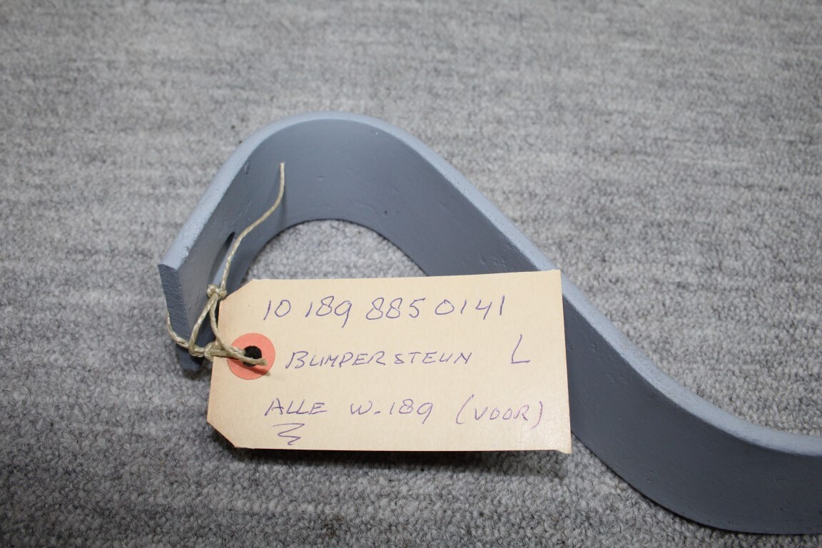 Bumper steun links voor  W 189