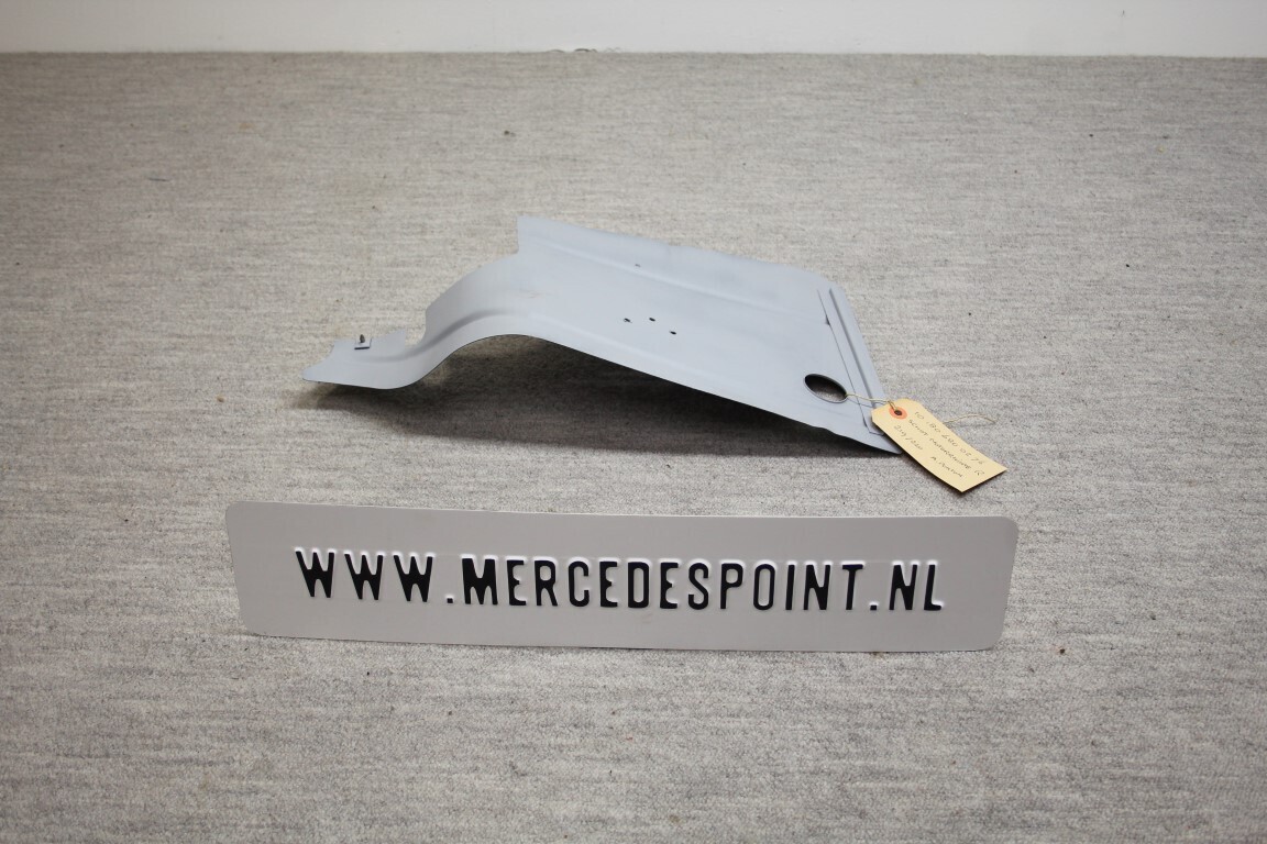 Schot voor in de motor ruimte rechts