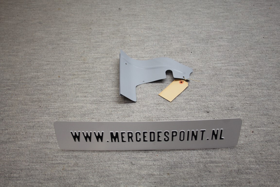 Schot voor in de motor ruimte links