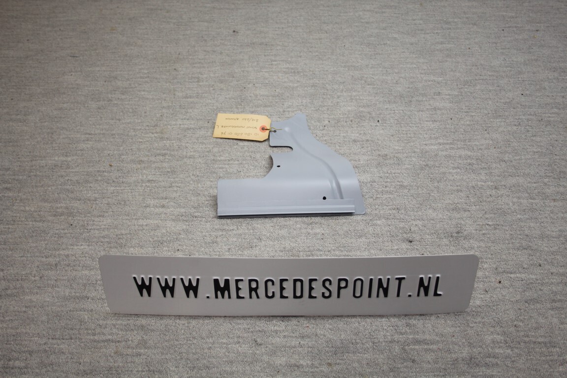 Schot voor in de motor ruimte links