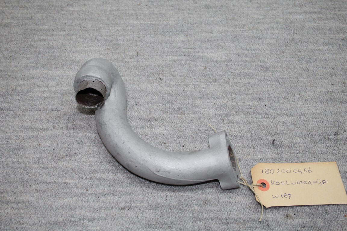 Koelwaterpijp voor op de motor