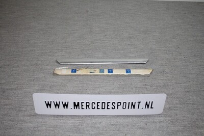 Sierlijst tussen de achterbumpers