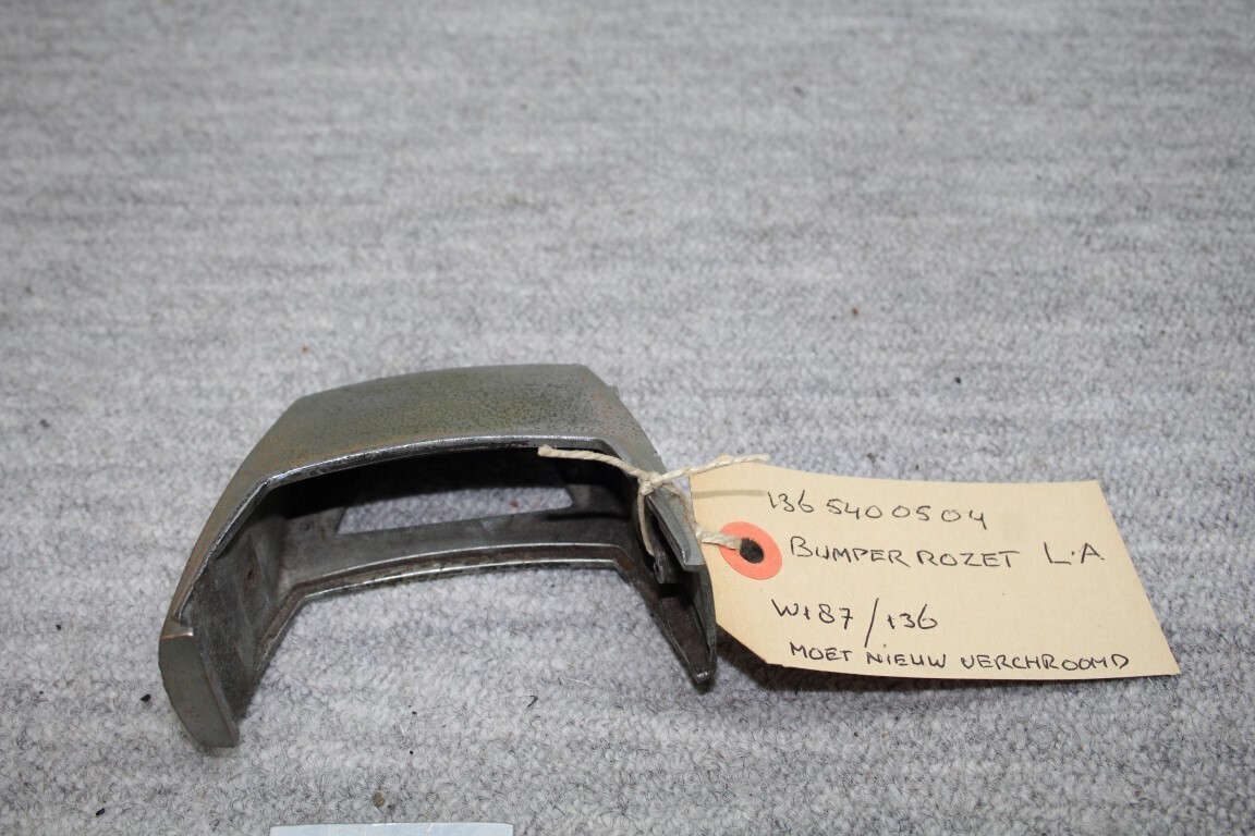 Bumper rozet met kentekenverlichting uitsparing LA