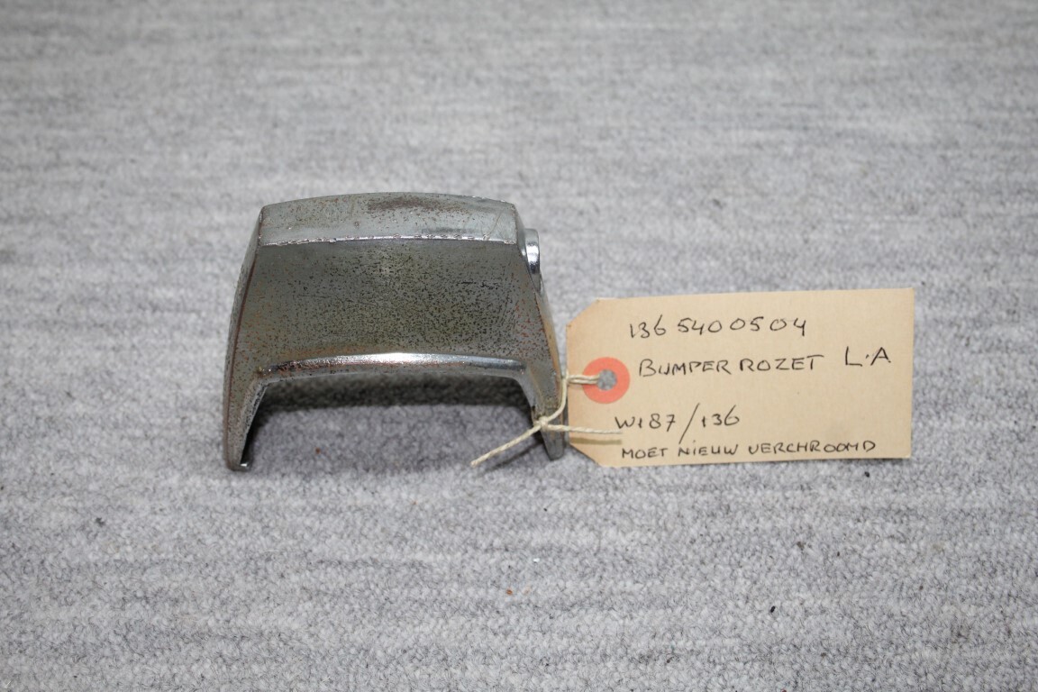 Bumper rozet met kentekenverlichting uitsparing LA