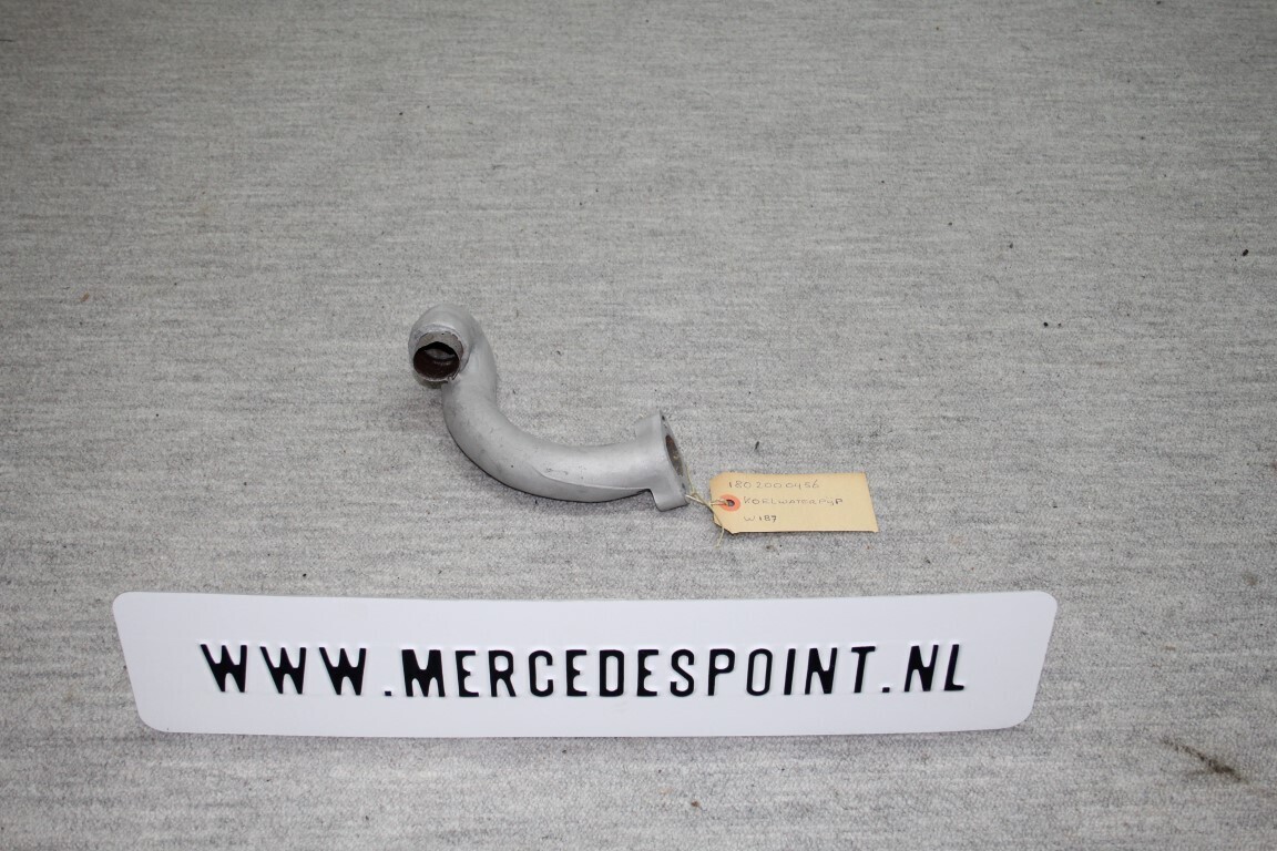 Koelwaterpijp voor op de motor