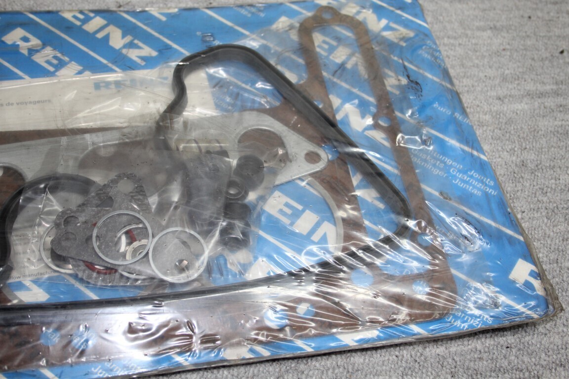 Kop pakking set voor de W 115  240 Diesel