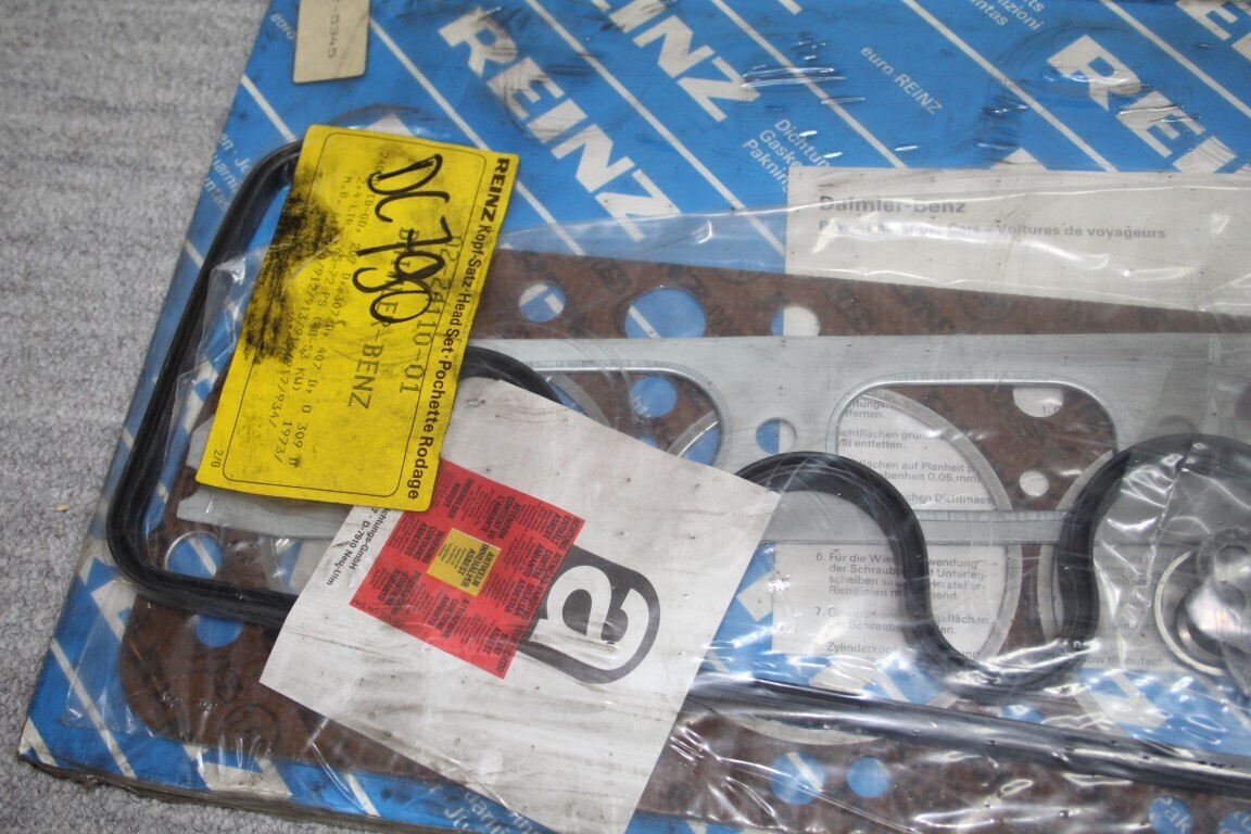 Kop pakking set voor de W 115  240 Diesel