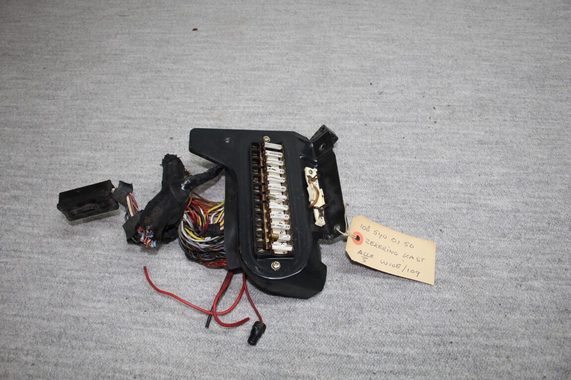 Zekering kastje W 108 / 109 Zekering kastje W 108 / 109
