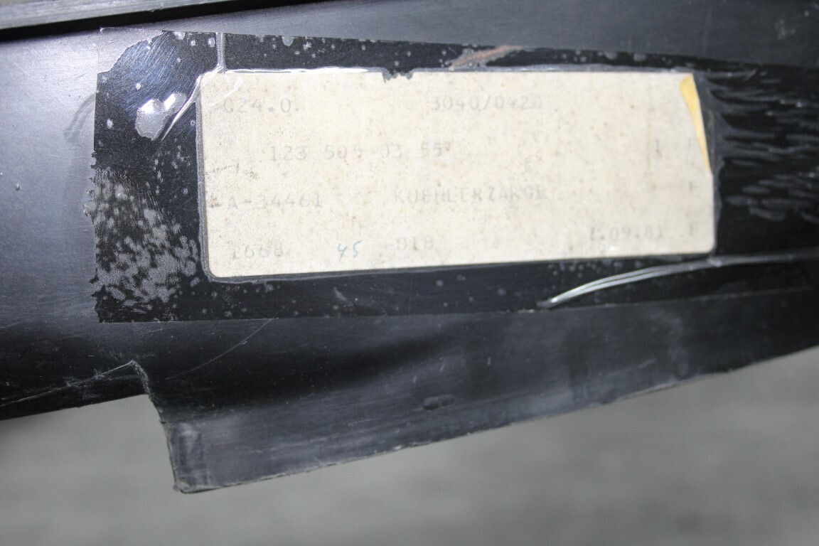 Beschermkap voor de radiateur W 123  300 TD