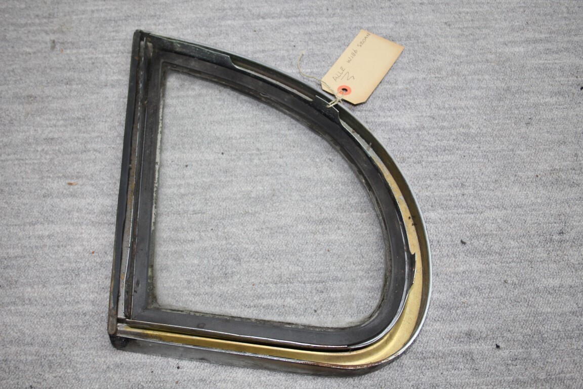 Achter raampje rechts W 186