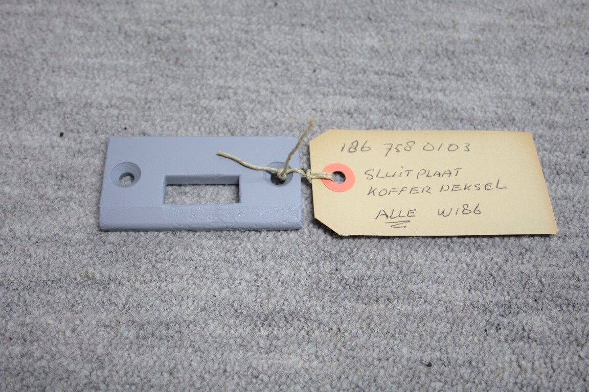 Sluitplaat kofferdeksel  W 186