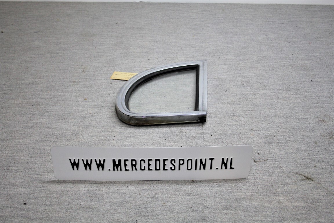 Achter raampje rechts W 186