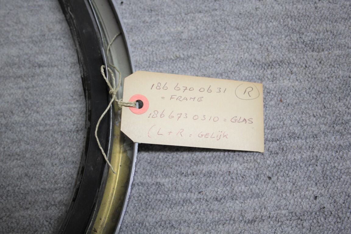 Achter raampje rechts W 186