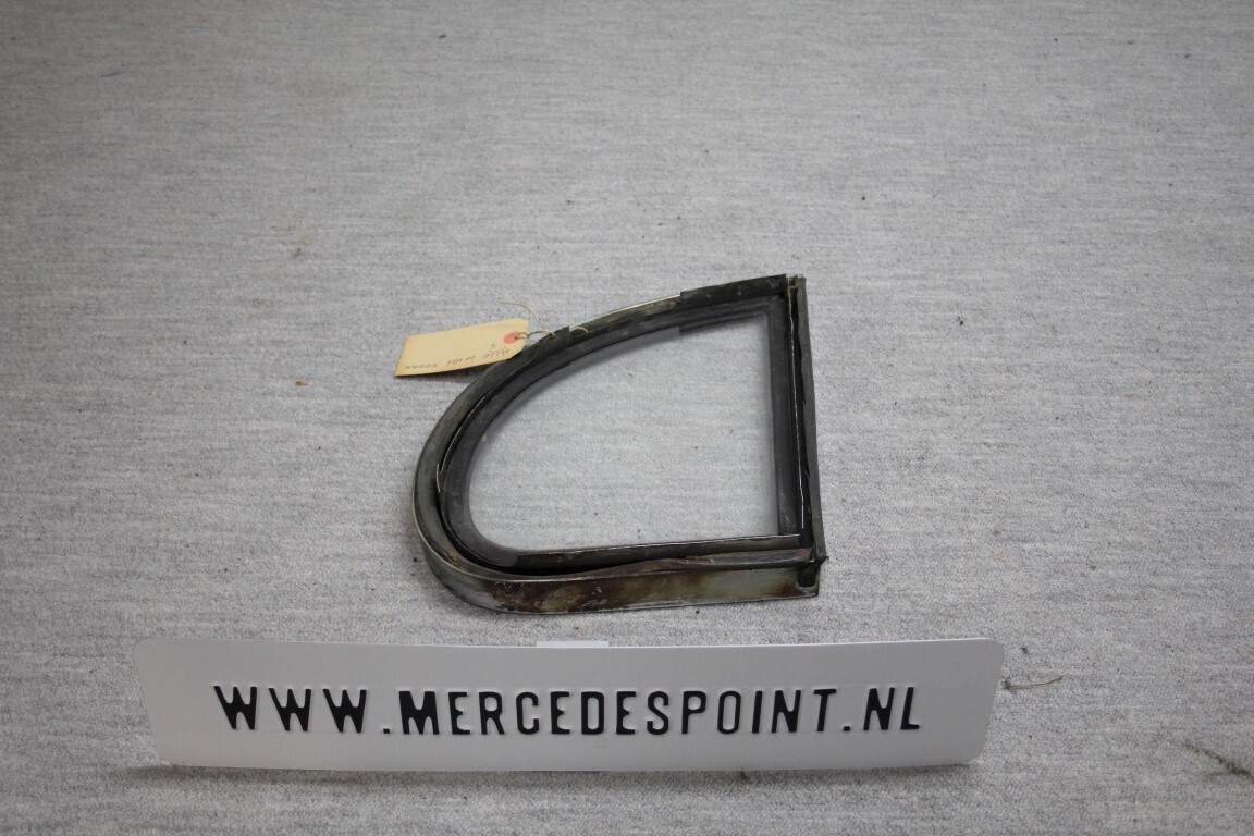 Achter raampje links W 186