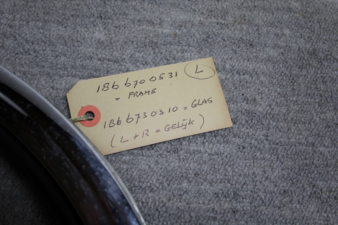 Achter raampje links W 186