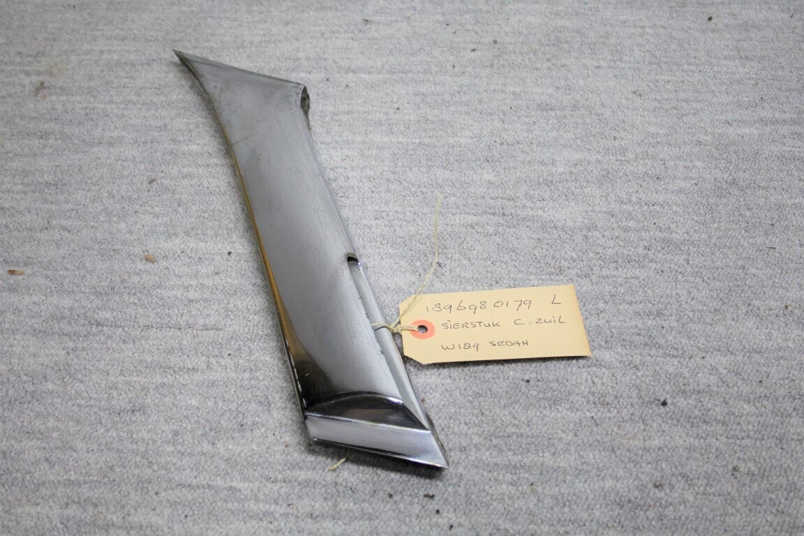 Sierstuk C zuil links